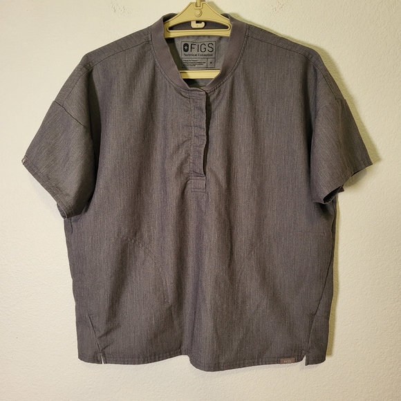 Figs Dahra Henley Scrub Top in Graphite Grey size Medium - Picture 1 of 7